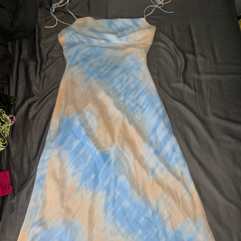 Forever 21 Blue and Cream Tie-Dye Midi Dress